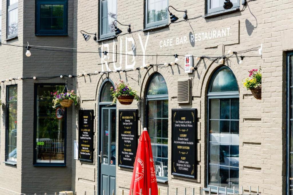 Oyo Ruby Pub & Hotel Hove Exterior foto